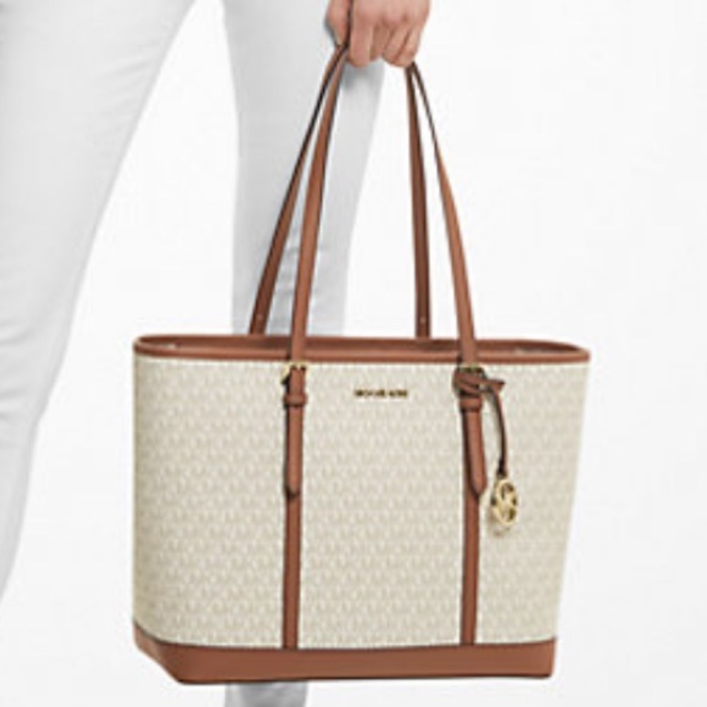 MICHAEL KORS
Jet Set Travel Large Logo Tote Shoulder Bag
COLOR VANILLA
NWT